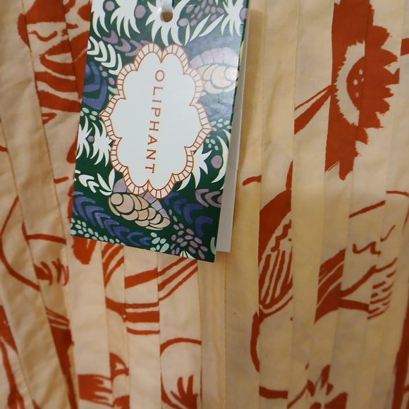 OLIPHANT Audubon Red Scallop Pintuck Button MINI - Picture 2 of 4